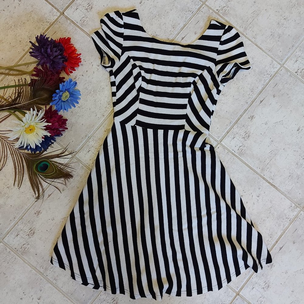 Black and white dress Ark & co